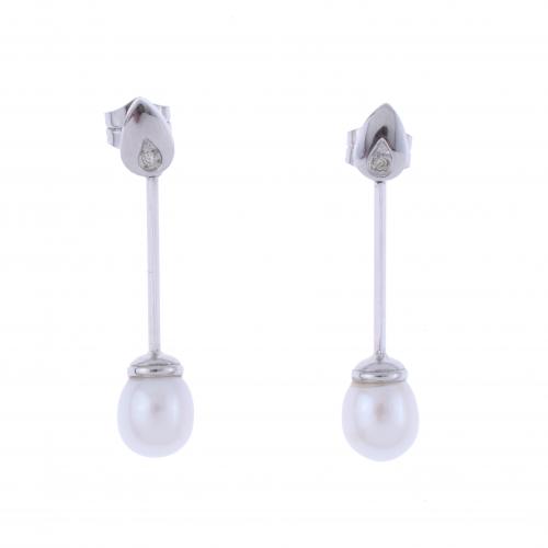 LONG EARRINGS WITH PEARL.