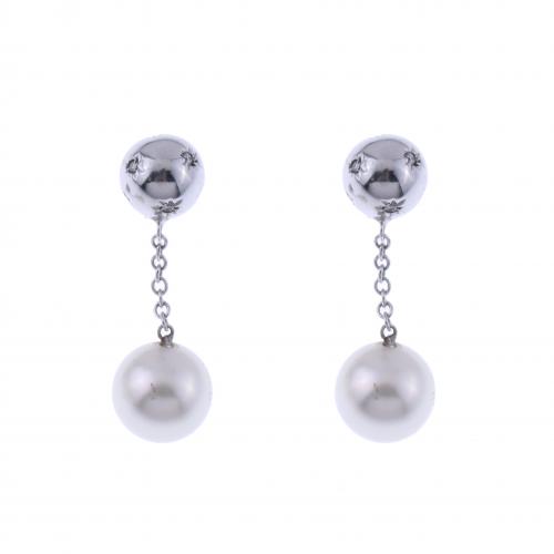 LONG EARRINGS WITH PEARL.