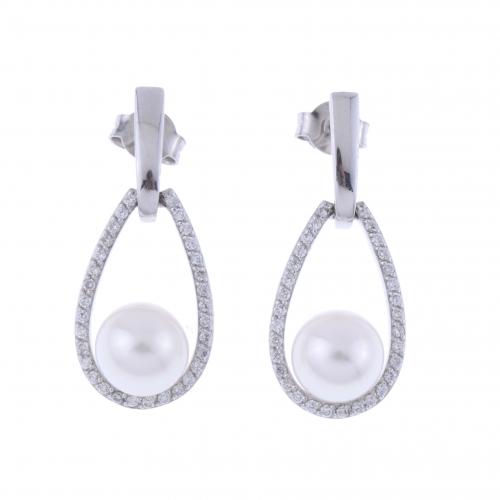 DIAMONDS AND PEARL EARRINGS.