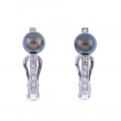 EARRINGS WITH DIAMONDS AND TAHITI PEARL.