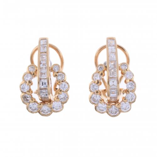 HORSESHOE EARRINGS WITH DIAMONDS.