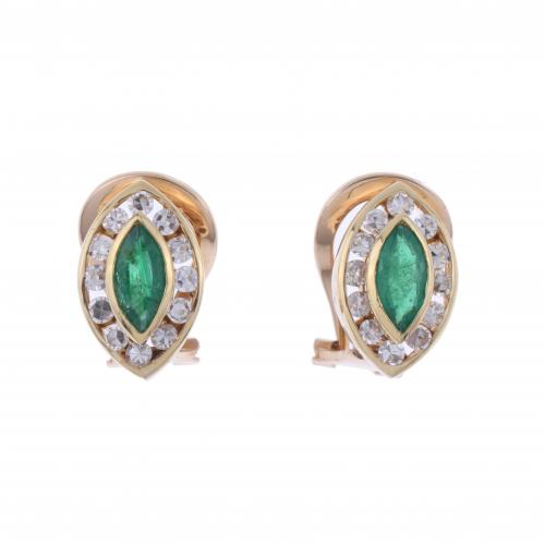 DIAMONDS AND EMERALDS EARRINGS.