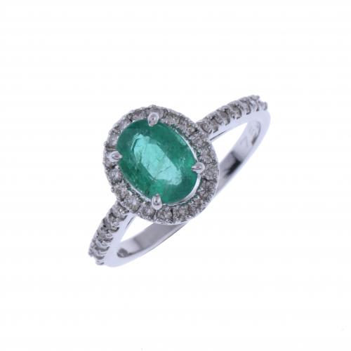 EMERALD AND DIAMONDS ROSETTE RING.