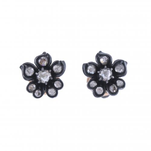 DIAMONDS FLORAL EARRINGS.