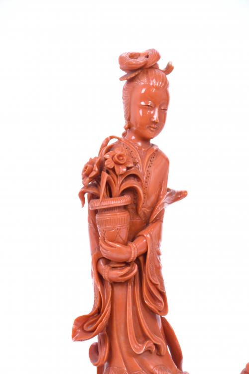 EARLY 20TH CENTURY CHINESE SCHOOL. CORAL CARVING "LADY AND 