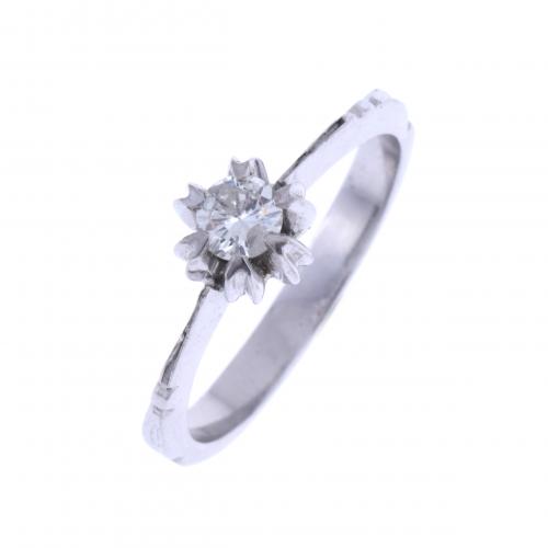 DIAMOND SOLITAIRE RING.