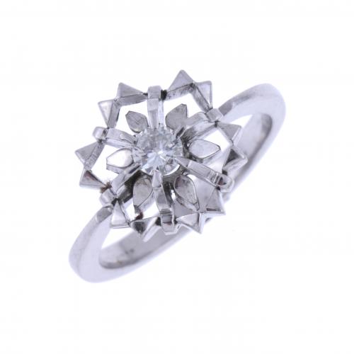 DIAMOND SOLITAIRE RING.