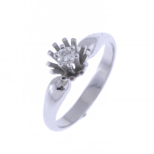 DIAMOND SOLITAIRE RING.