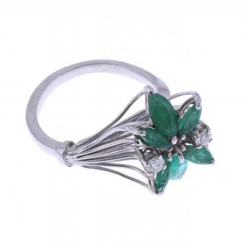 FLORAL RING WITH DIAMONDS AND EMERALD.