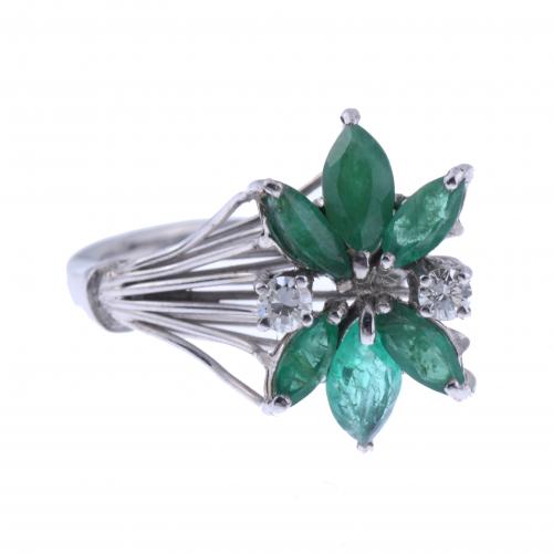 FLORAL RING WITH DIAMONDS AND EMERALD.