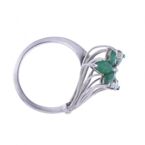 FLORAL RING WITH DIAMONDS AND EMERALD.