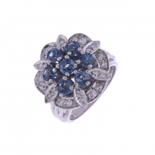 GRAN ANILLO FLORAL CON ZAFIROS Y DIAMANTES.