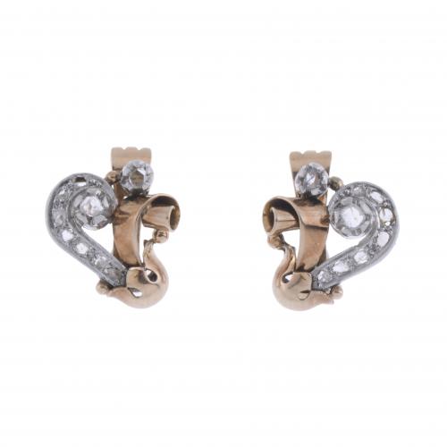 PENDIENTES MODERNISTAS CON DIAMANTES.