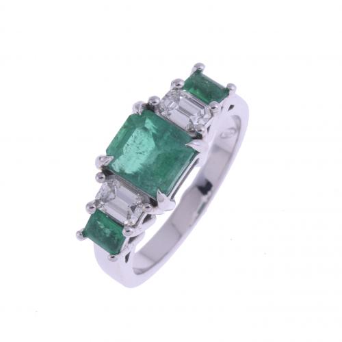 EMERALDS AND DIAMONDS RING.