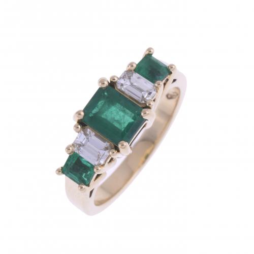 EMERALDS AND DIAMONDS RING.