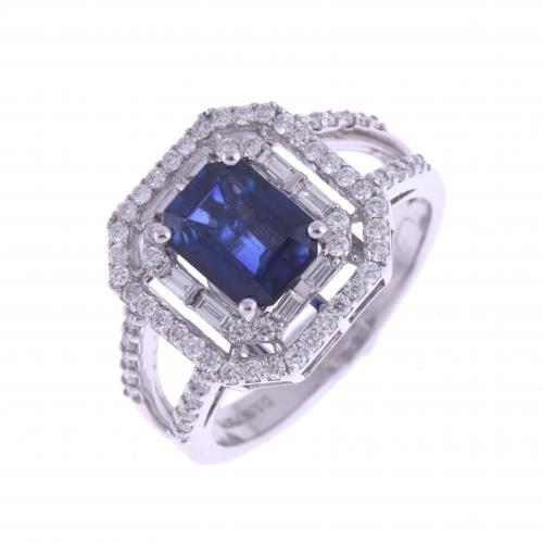 LARGE RING WITH SAPPHIRE AND DIAMONDS.