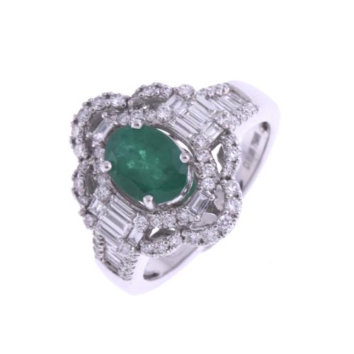 LARGE RING WITH EMERALD AND DIAMONDS.