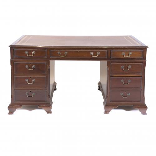 LARGE VICTORIAN STYLE DESK, 20TH CENTURY.