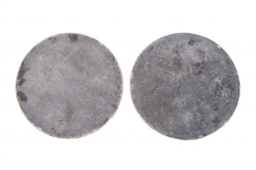 PAIR OF ROUND BOARDS IN HARD STONES, AFTER ITALIAN MODELS O