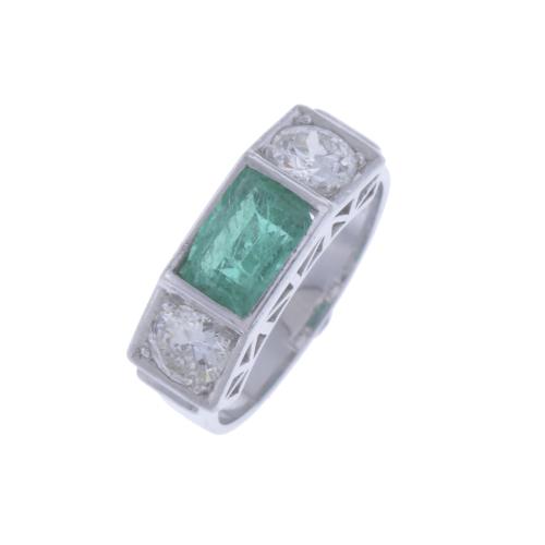 EMERALD AND DIAMONDS TRIPLET RING.