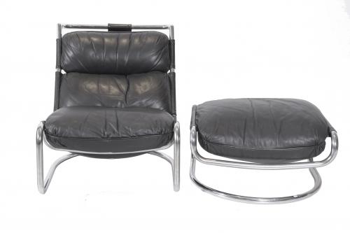 AFTER MODELS BY GAE AULENTI (1927-2012). LEATHER ARMCHAIR W