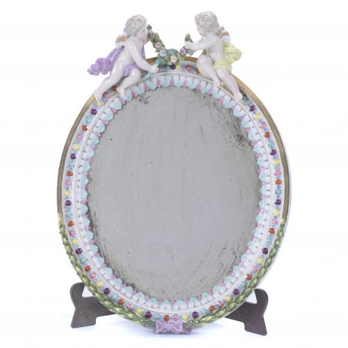 MEISSEN MANUFACTURE. SMALL OVAL MIRROR, 19TH CENTURY.