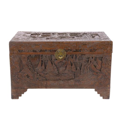 ORIENTAL CHEST, 20TH CENTURY. 