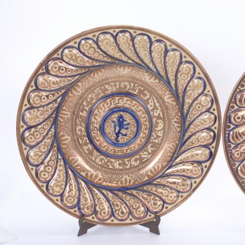 PAIR OF LARGE DISHES WITH METALLIC LUSTRE FROM MANISES, 19T