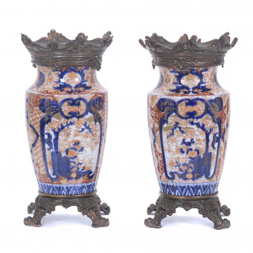 19TH CENTURY JAPANESE SCHOOL. PAIR OF IMARI PORCELAIN VASES FOR EXPORT.