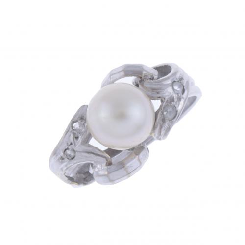 OLD RING WITH A PEARL.