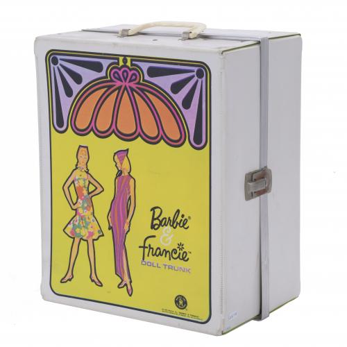 MATTEL. CASE FOR BARBIE DOLL AND FRANCIE DOLL AND ITS ACCESSORIES, 1965.