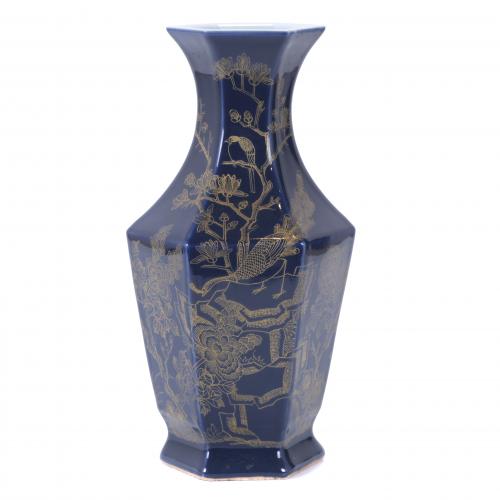 20TH CENTURY CHINESE SCHOOL. "POWDER BLUE" PORCELAIN VASE.