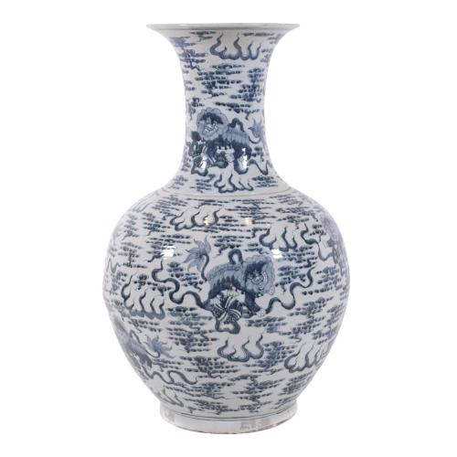 19TH CENTURY CHINESE SCHOOL. LARGE TEMPLE VASE.