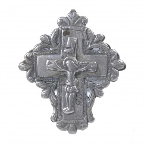 CROSS-SHAPED LOCKET PENDANT, 19TH CENTURY.