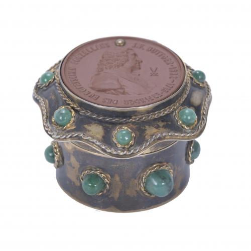 SMALL JEWELLERY BOX IN SILVER WITH BÖTTGER PORCELAIN FROM MEISSEN, 1982.