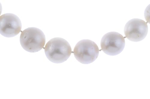 AUSTRALIAN PEARLS NECKLACE.