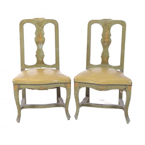 PAIR OF QUEEN ANNE STYLE CHAIRS WITH CHINOISERIE DECORATIONS, 20TH CENTURY. 