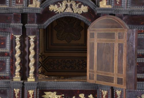 PAIR OF CABINETS ON CONSOLES, MANNERIST STYLE, 20TH CENTURY.