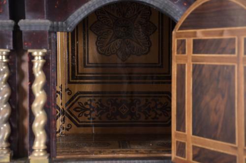 PAIR OF CABINETS ON CONSOLES, MANNERIST STYLE, 20TH CENTURY.