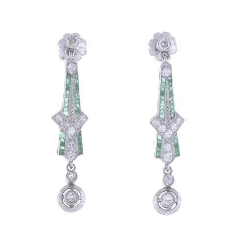 ART DECO LONG EARRINGS WITH DIAMONDS AND EMERALDS.