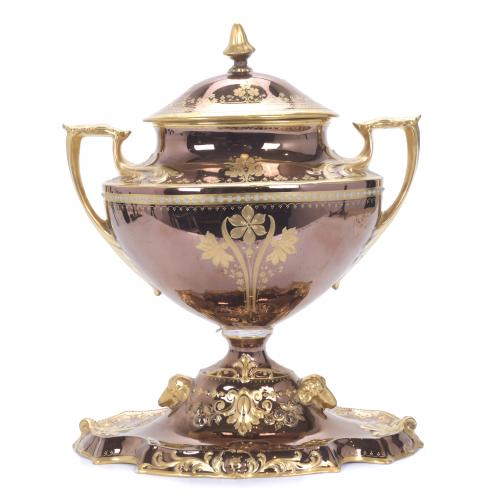 AUSTRIAN PORCELAIN CENTREPIECE, 20TH CENTURY.