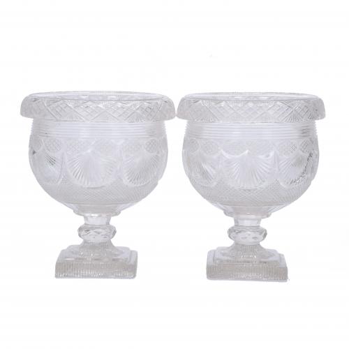 PAIR OF BACCARAT STYLE GLASS VASES, 20TH CENTURY.