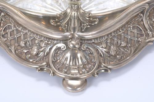 SILVER CENTREPIECE, 20TH CENTURY.