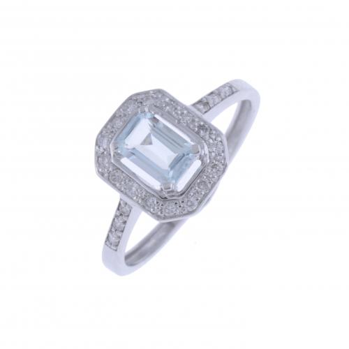 AQUAMARINE AND DIAMONDS RING.