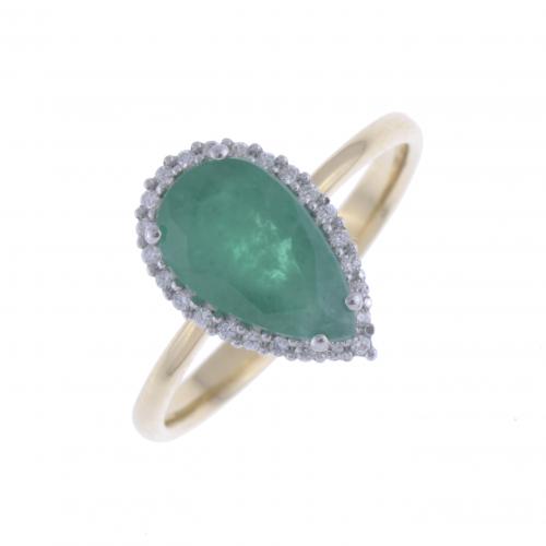 RING WITH EMERALD AND DIAMONDS.