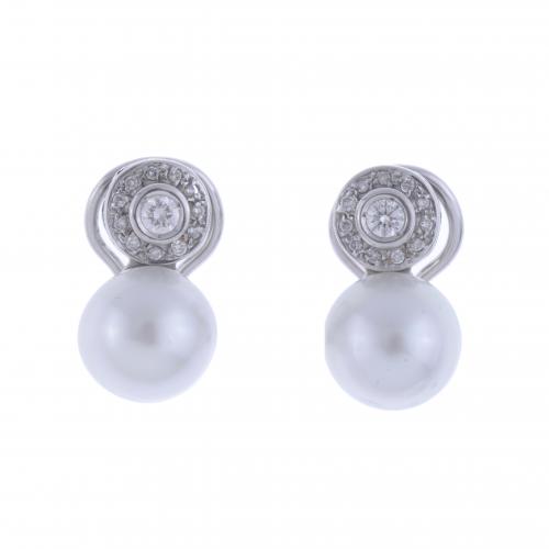 YOU AND ME EARRINGS WITH DIAMONDS AND PEARL.