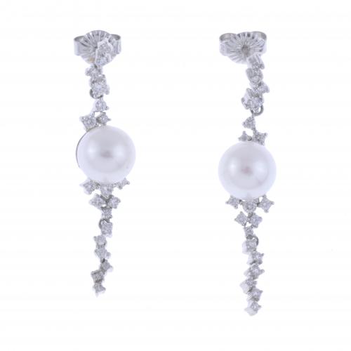 LONG EARRINGS WITH DIAMONDS AND PEARL.