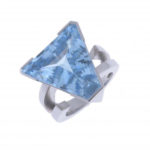 LARGE RING WITH BLUE TOPAZ.