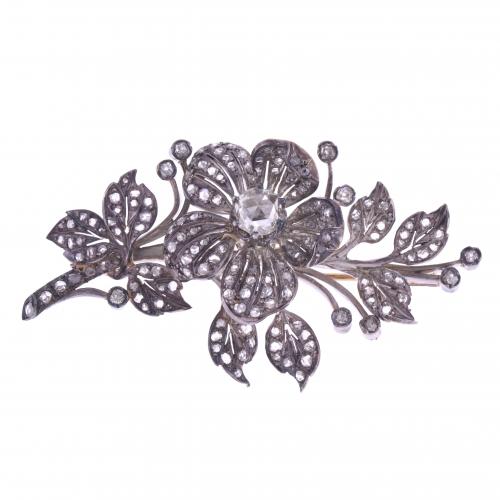 LARGE FLORAL BROOCH IN TEMBLADERA, LATE 19TH CENTURY.