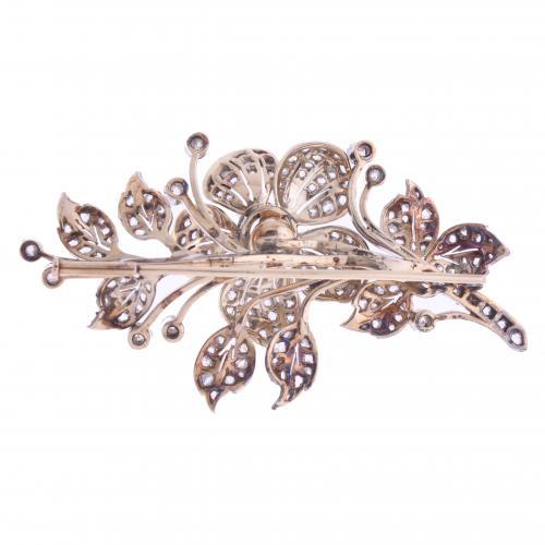 LARGE FLORAL BROOCH IN TEMBLADERA, LATE 19TH CENTURY.